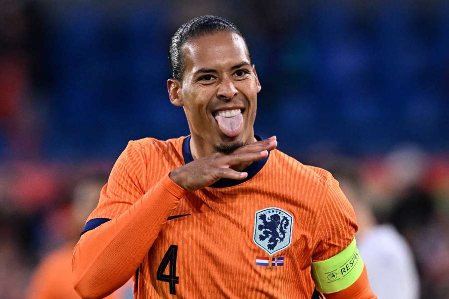 Van Dijk, capitão holandês, voltou a marcar em goleada holandesa