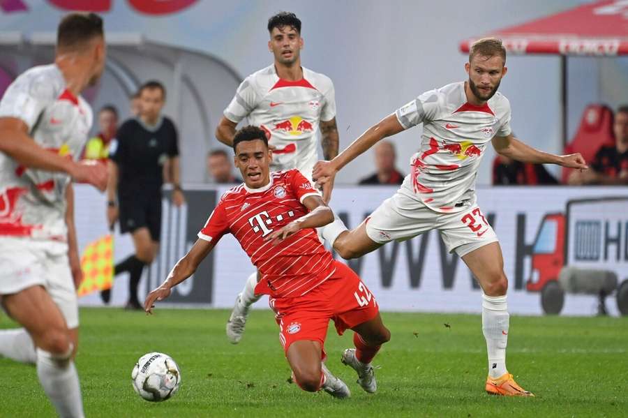 Jamal Musiala står i spidsen for Bayerns toptunede offensiv på Red Bull Arena.