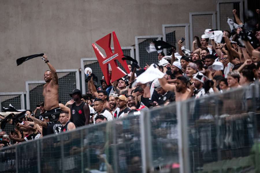 Adeptos do Vasco festejam a vitória no Independência