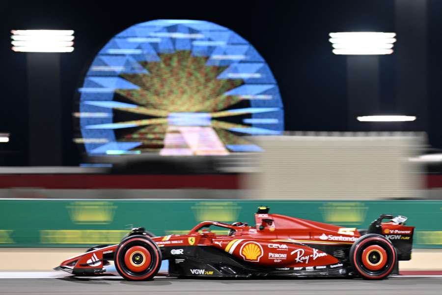 Carlos Sainz durante o Treino 2 no Bahrain.