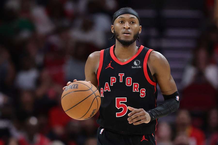 Gran actuación de Quickley en la victoria de los Raptors ante los Sixers.
