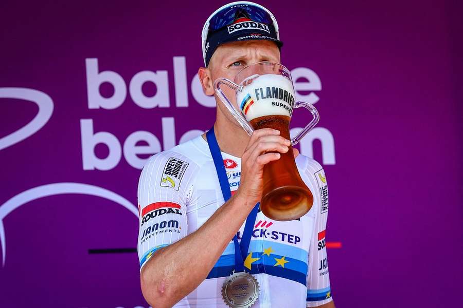 Tim Merlier celebra na Volta à Bélgica