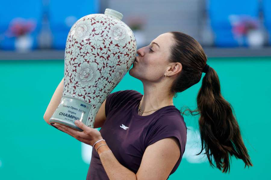 Kimberly Birrell și trofeul de la Seul