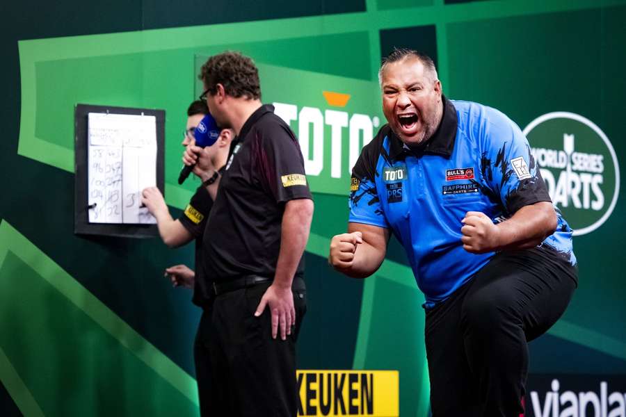 Wattimena celebrates his victory against Humphries