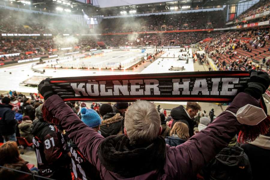 Erster Triumph im RheinEnergieSTADION in Köln für die Haie.