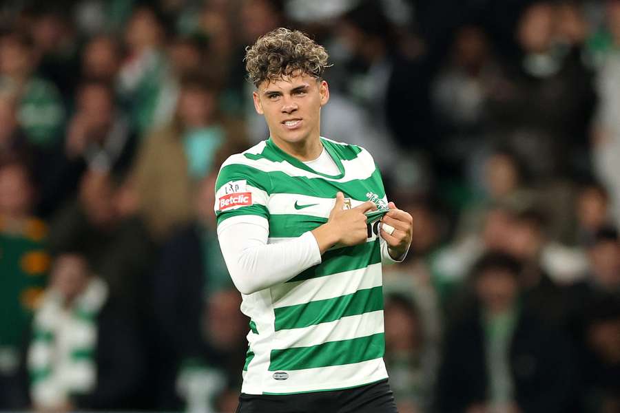 Maximiliano Araujo fechou o marcador na visita a Guimarães