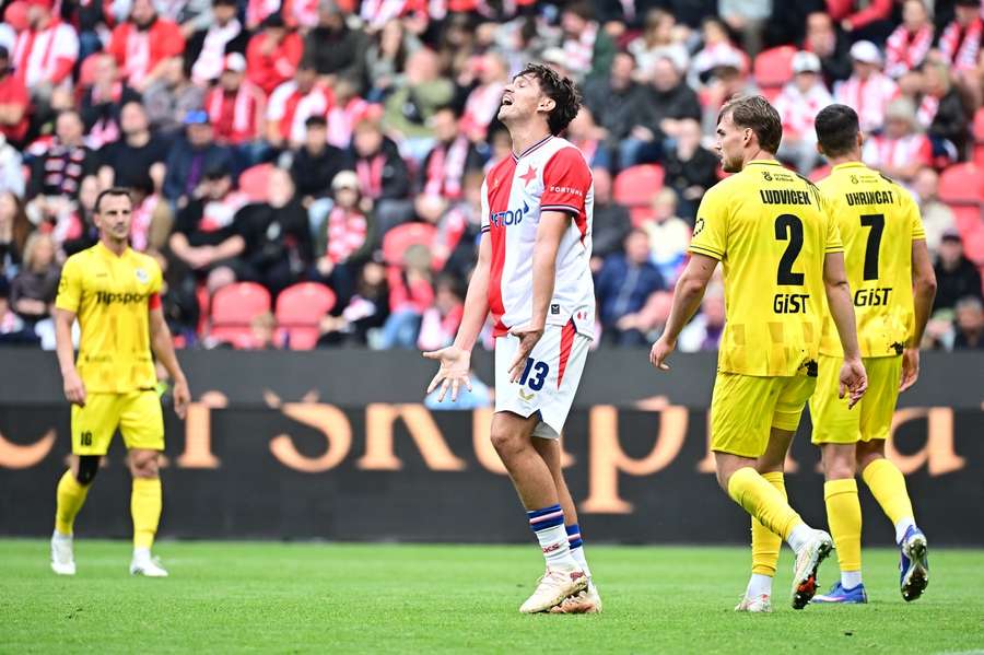 Mojmír Chytil se neprosadil a Slavia remizovala s Hradcem 0:0. Mojmír Chytil se neprosadil a Slavia remizovala s Hradcem 0:0.