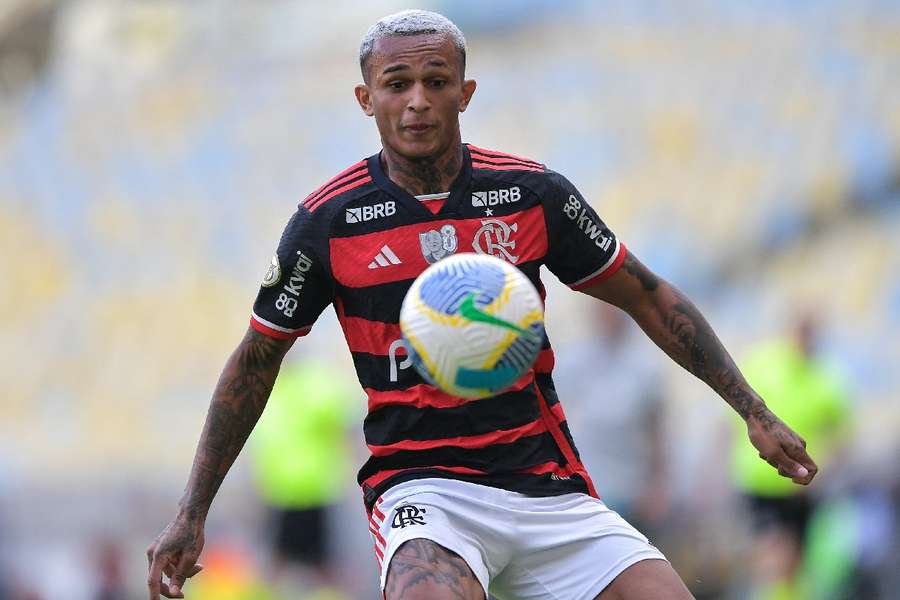 Flamengo alega que italianos desejavam viagem de Wesley (foto) sem que contrato estivesse assinado