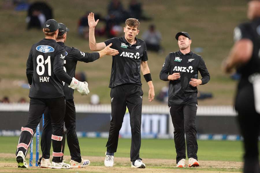 New Zealand's Ben Sears celebrates the wicket of Pakistan’s Faheem Ashraf 