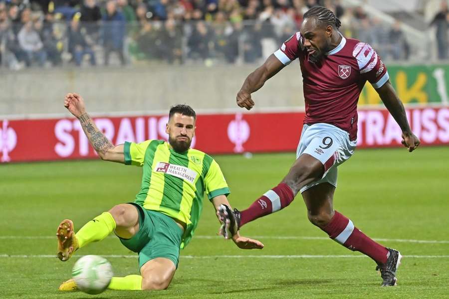 Antonio sa proti Larnake presadil dvakrát. West Ham priblížil k štvrťfinále EKL.