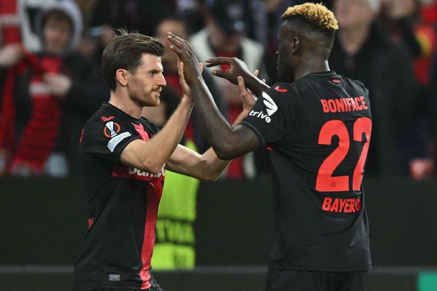 Hofmann e Boniface comandaram vitória do Leverkusen