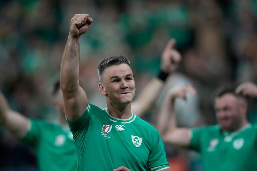 Johnny Sexton comemora após a vitória da Irlanda contra a África do Sul