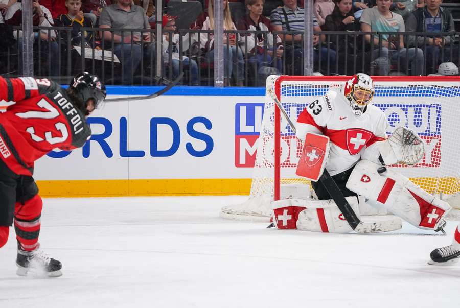 Tyler Toffoli vstřelil svůj první gól na MS proti Švýcarsku.