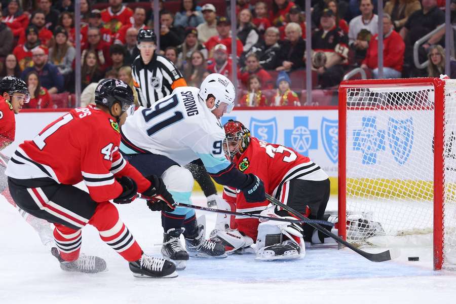 Blackhawks zažili šokujúcu prvú tretinu.