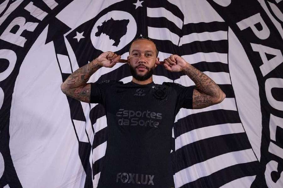 Memphis Depay terá contrato com o Corinthians até o dia 31 de julho de 2026 