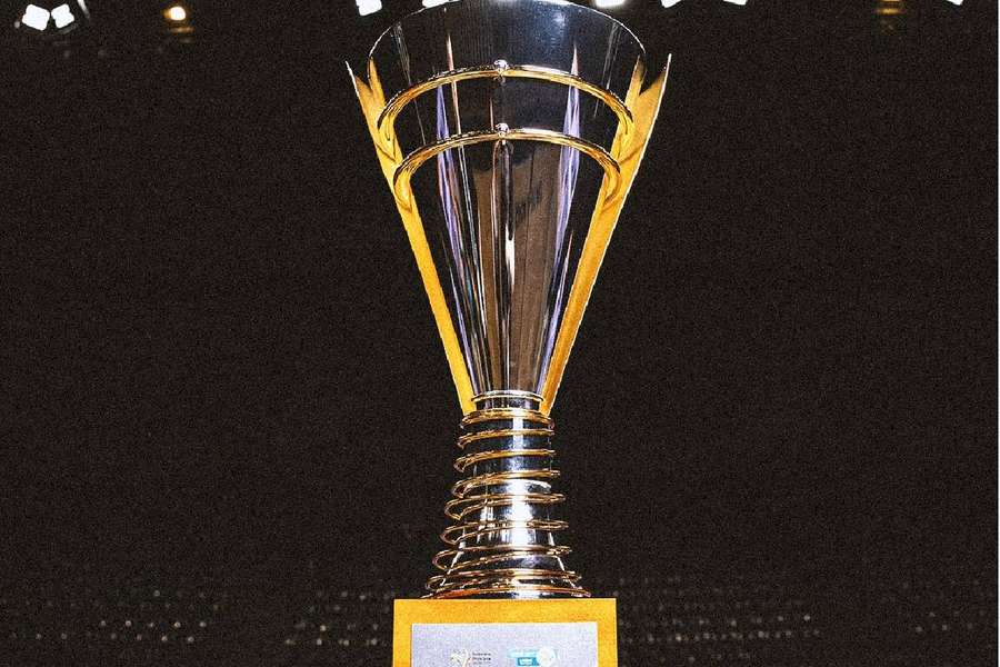 Trofeul acordat echipei campioane