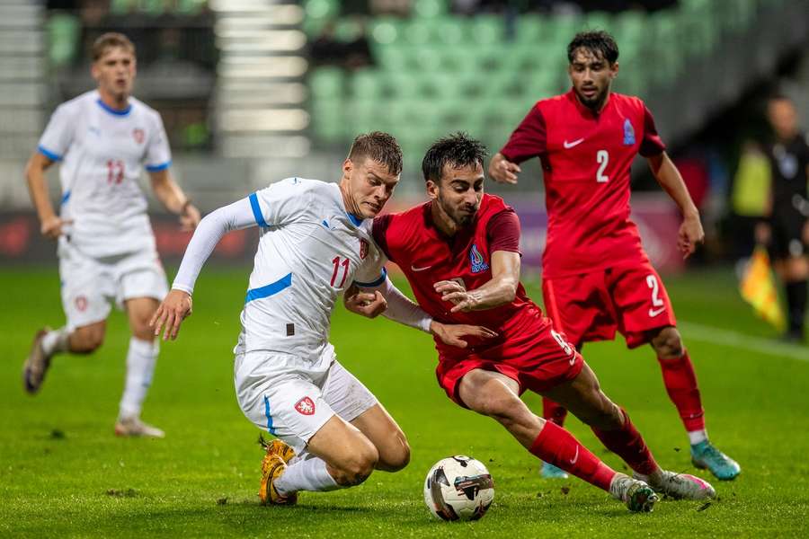 Mašek (vlevo) dal hattrick a zároveň neproměnil penaltu.