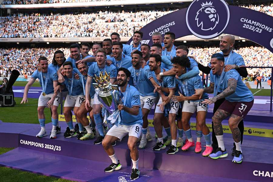 O Manchester City conquistou o título pela terceira temporada consecutiva, um recorde