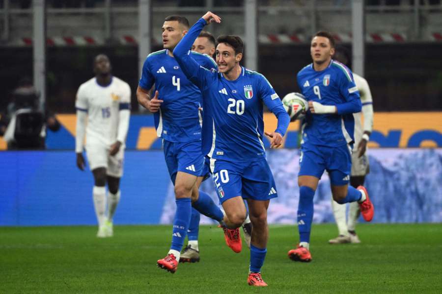 Andrea Cambiaso esulta per il gol del momentaneo 2-1 in Italia-Francia