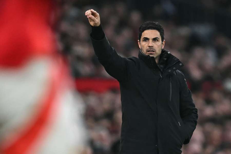 Mikel Arteta gestures on the touchline during Arsenal's draw at Man Utd on Sunday