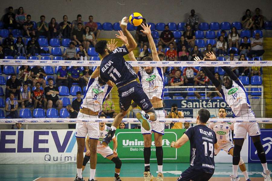 Sada Cruzeiro sofre sem Uriarte e perde a primeira partida na temporada