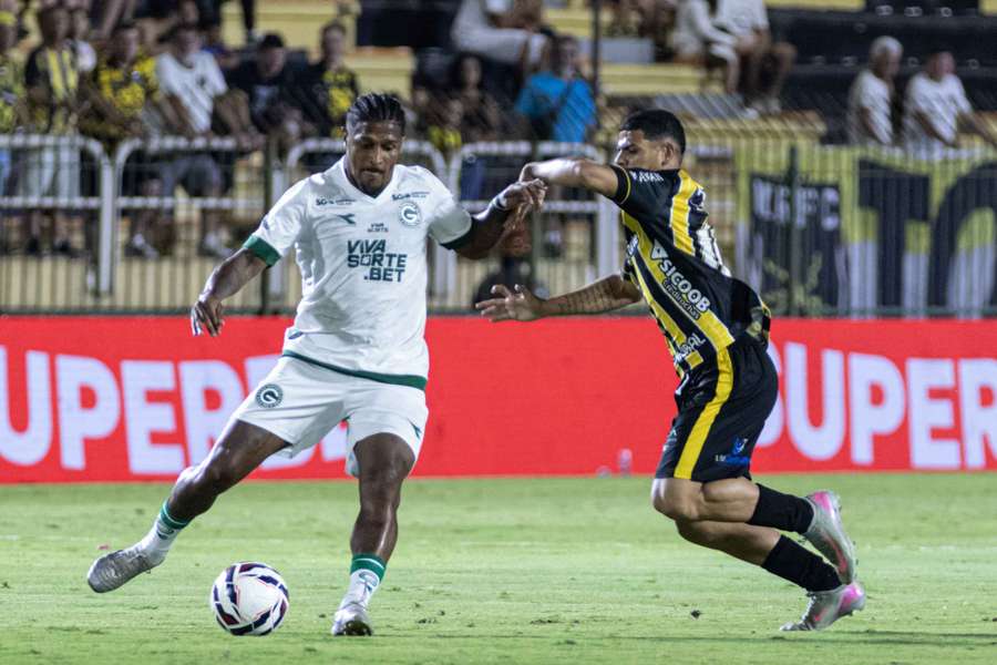 Goiás segue firme no G4 da Série B