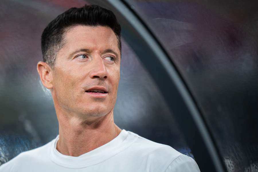 Robert Lewandowski comparece antes del partido amistoso internacional entre Polonia y Moldavia en el Estadio de Silesia en Chorzow.