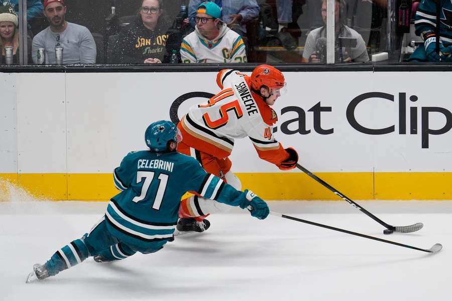 Celebrini a Sennecke by mali byť budúcimi hviezdami NHL. Celebrini a Sennecke by mali byť budúcimi hviezdami NHL.