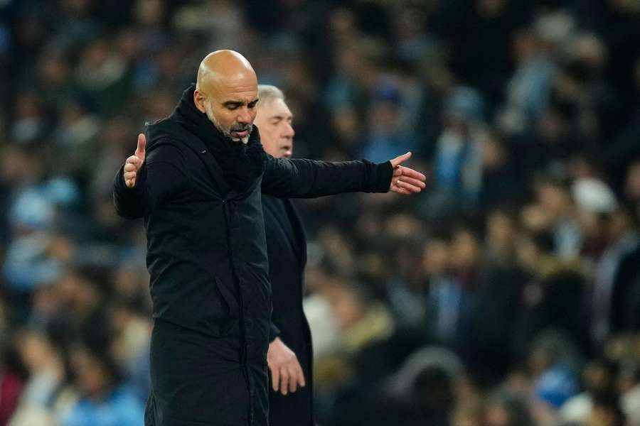 Guardiola se queja durante el partido.