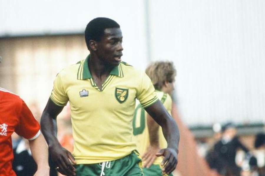 Fashanu em ação pelo Norwich, time que o revelou