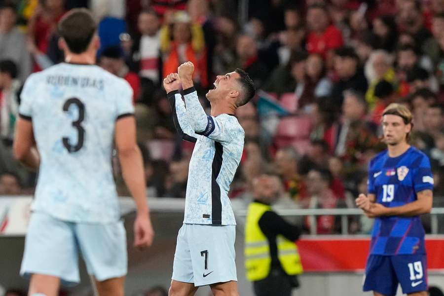 Cristiano Ronaldo se emocionou com gol 900 na carreira