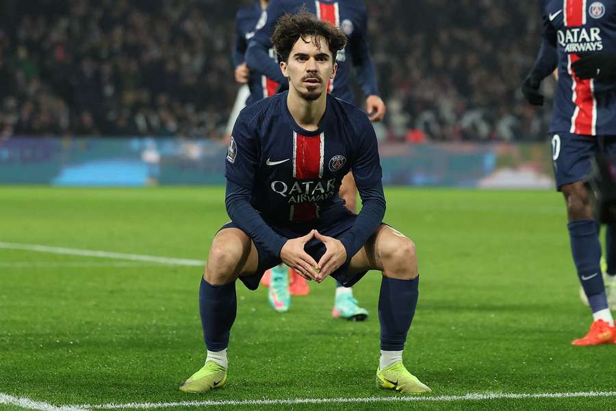 PSG caminha para novo título francês