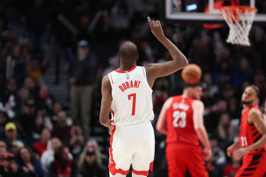 Kevin Durant l-a depăşit pe legendarul Wilt Chamberlain Kevin Durant l-a depăşit pe legendarul Wilt Chamberlain