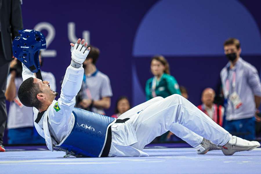 Netinho se emocionou com a medalha de bronze em Paris