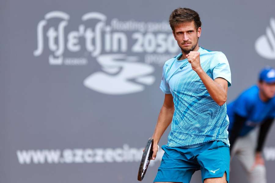 Vít Kopřiva v Austrálii zahájil sezonu třísetovou výhrou na challengeru.