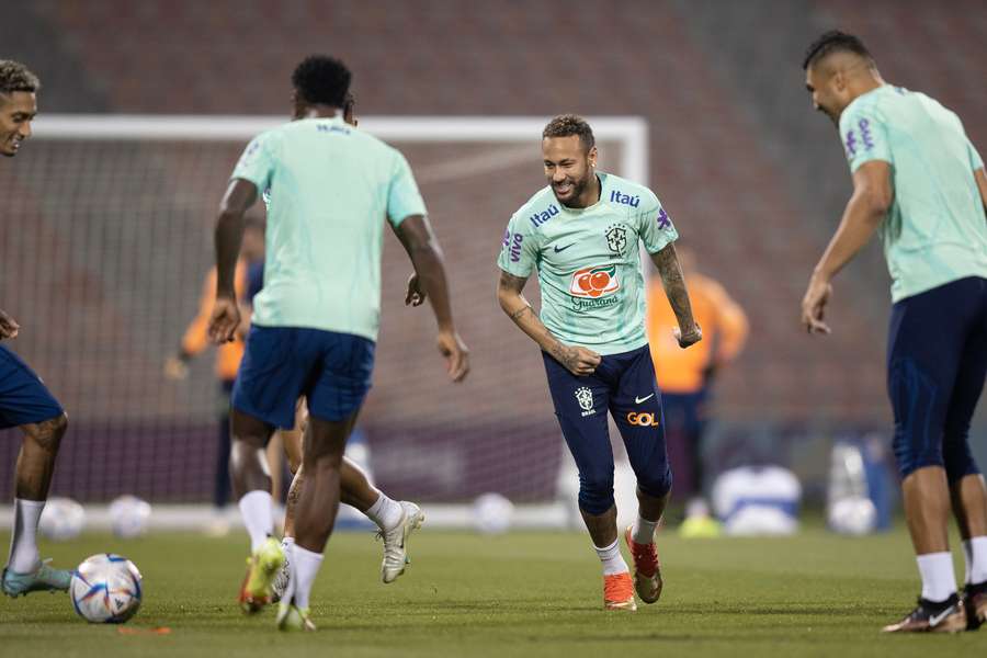 Neymar treina com o o grupo e aumenta esperança de estar em campo contra a Coreia