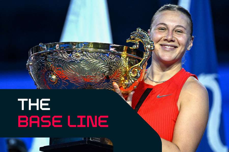 Anisimova with the China Open trophy