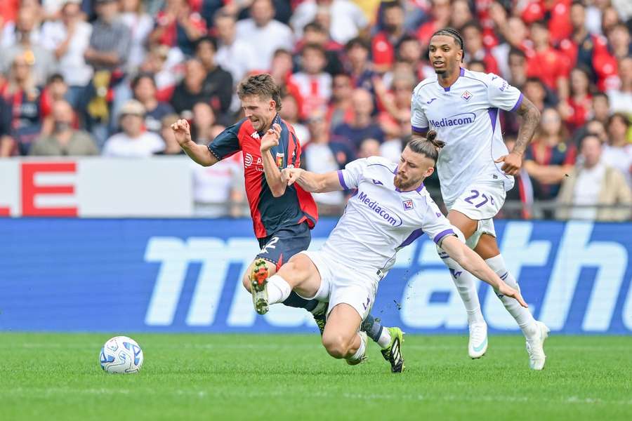 Radu Drăgușin, criticat de italieni după Genoa - Fiorentina 2-1 Radu Drăgușin, criticat de italieni după Genoa - Fiorentina 2-1