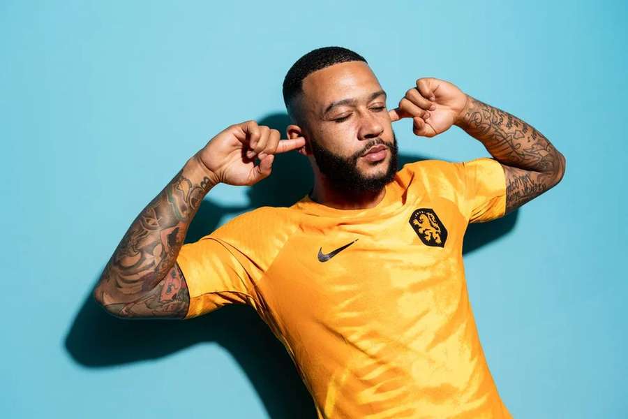 Memphis Depay podepsal smlouvu s Corinthians.