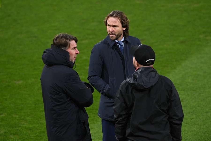 Nedvěd zatím nevím, jak to bude s trenérem reprezentace. Nedvěd zatím nevím, jak to bude s trenérem reprezentace.