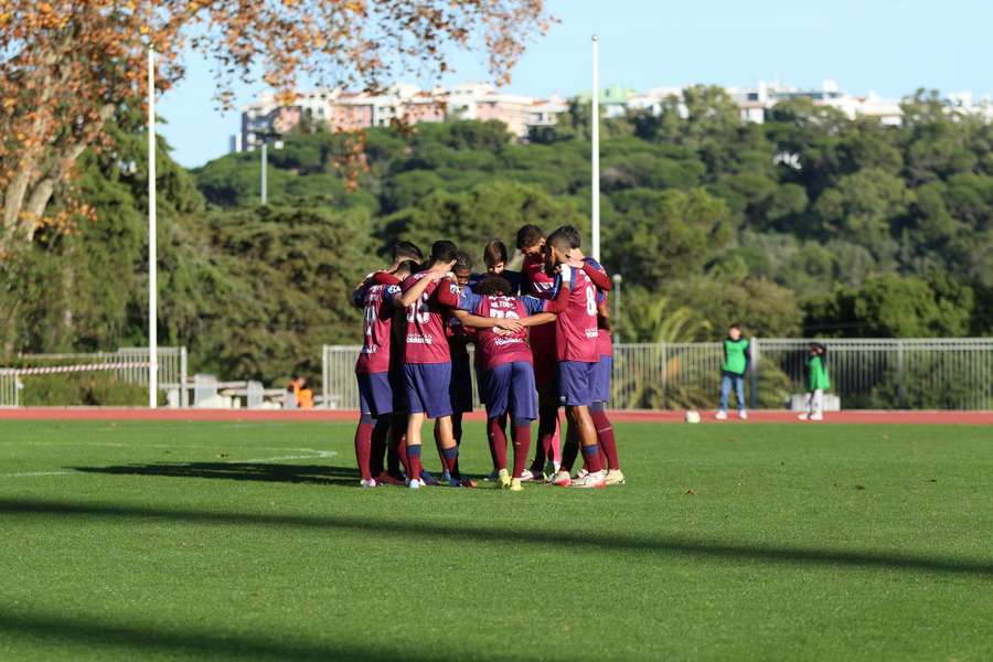 Equipa do Torreense entrou sozinha no relvado