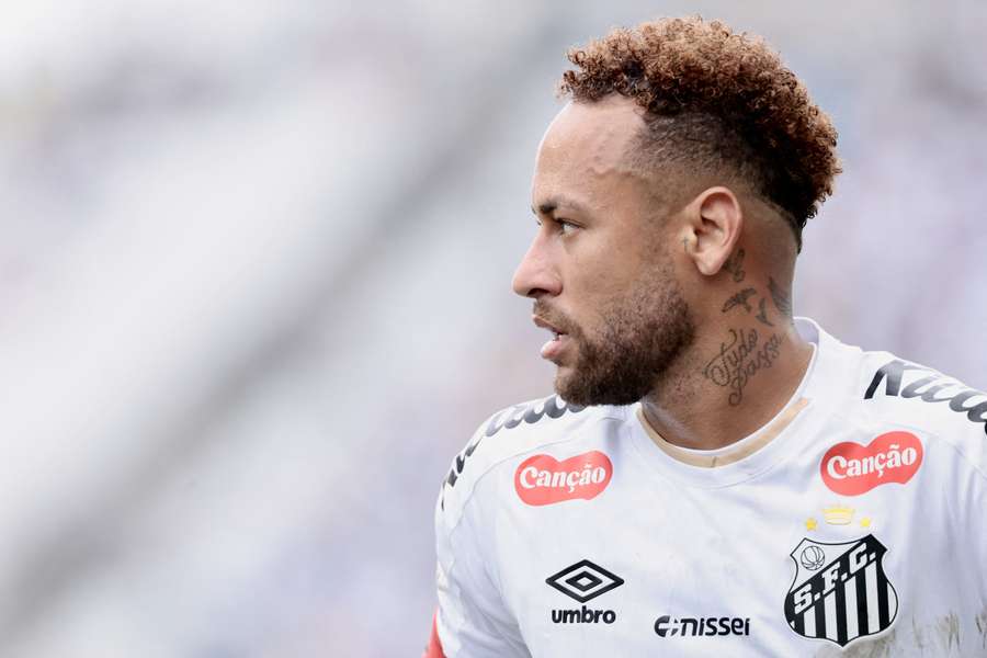 Neymar ressaltou esforço e condição física plena para voltar a defender a Seleção Brasileira