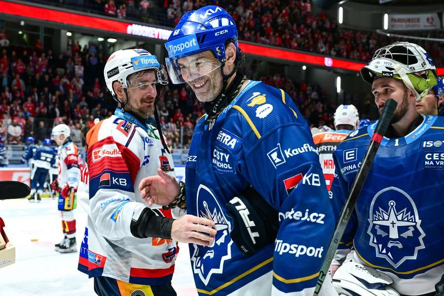 Jaromír Jágr by si s Kladnem mohl zahrát play off. Potká se v něm s Romanem Červenkou?