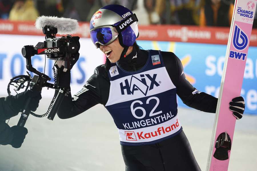 Kobayashi ist in Top-Form und hat das letzte Springen vor der Tournee gewonnen