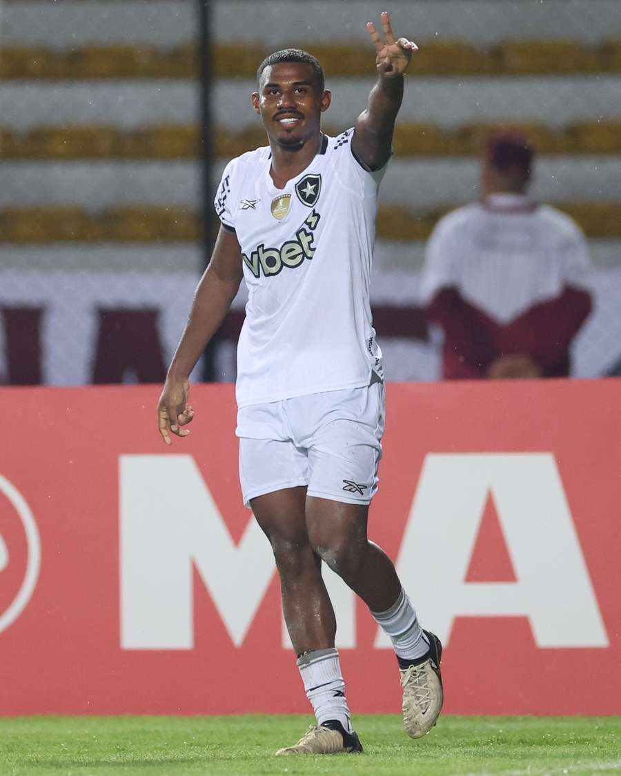 Cuiabano fez o gol da vitória do Botafogo sobre o Carabobo