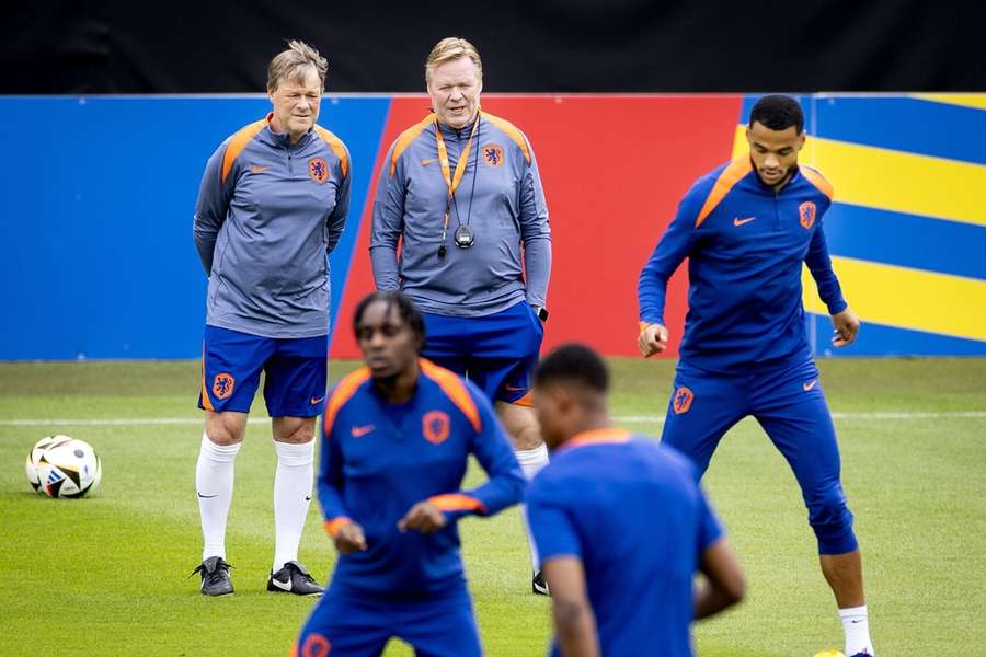 Erwin & Ronald Koeman op de training