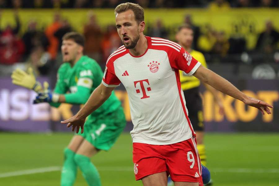 Harry Kane was met een hattrick de grote held van Bayern