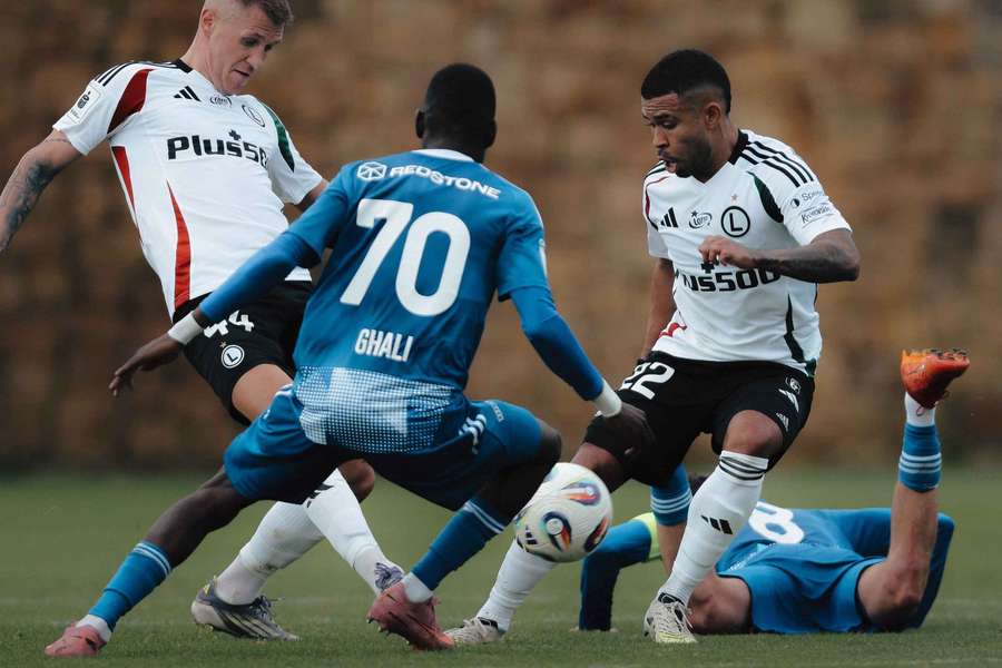 Piątkowe sparingi: Urbański ratuje Legię, Bukari pokazał się w Widzewie