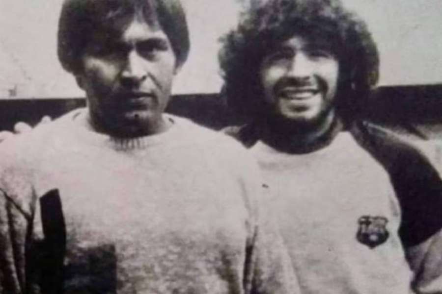 Hugo Sotil junto a Diego Armando Maradona