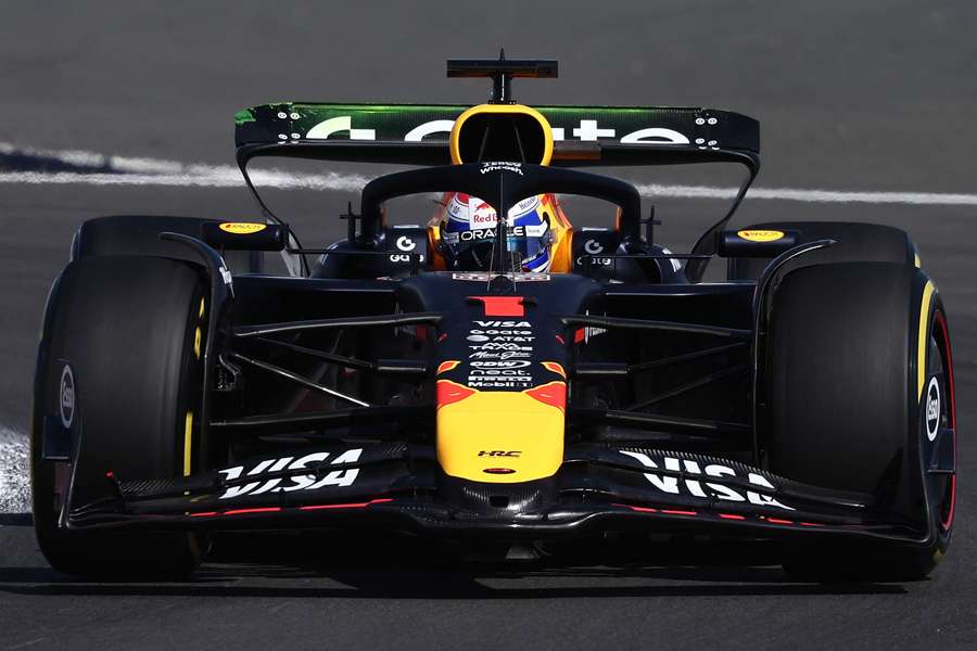 Max Verstappen durante os treinos livres em Silverstone, esta sexta-feira